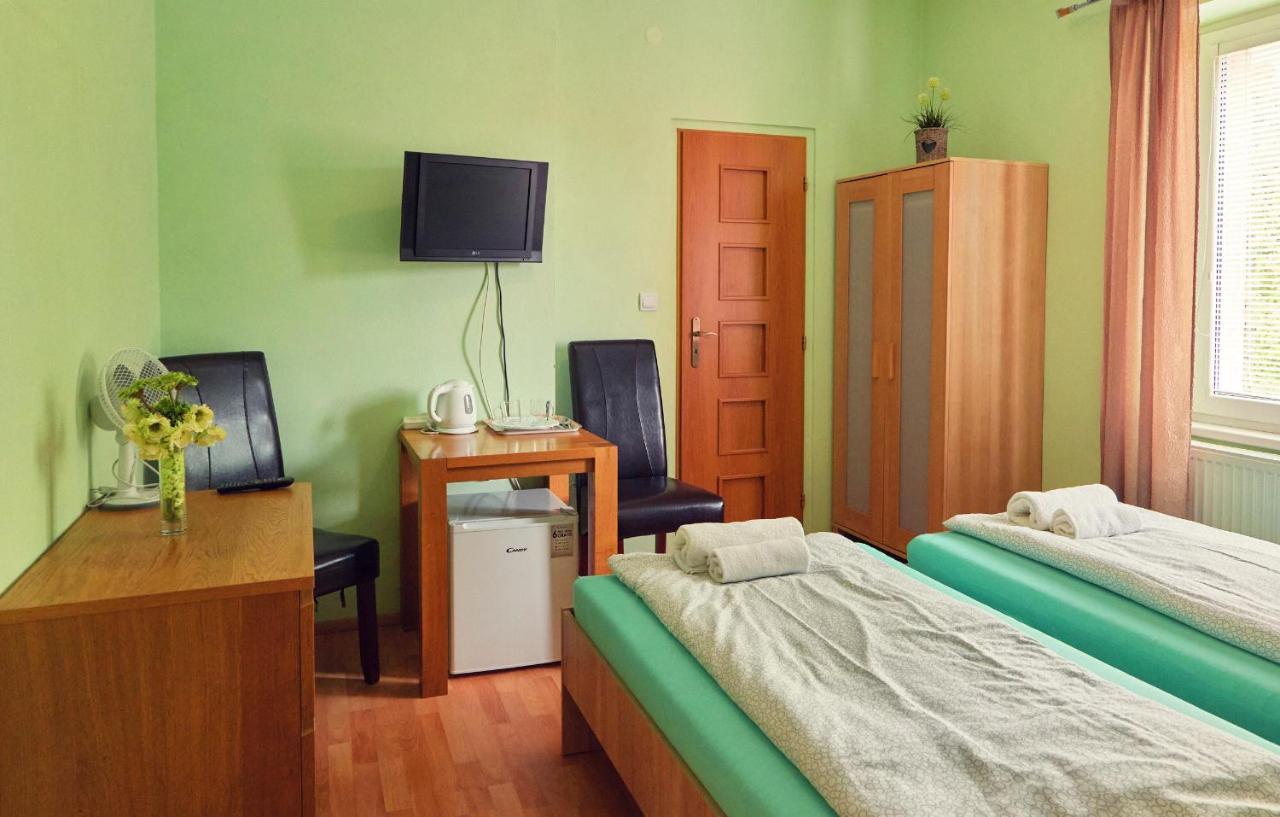 Penzion Fox Nemšová Exterior foto
