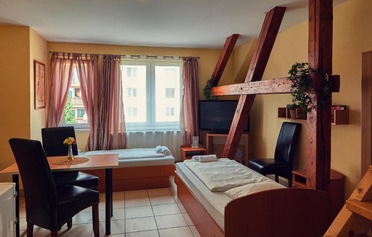 Penzion Fox Nemšová Exterior foto